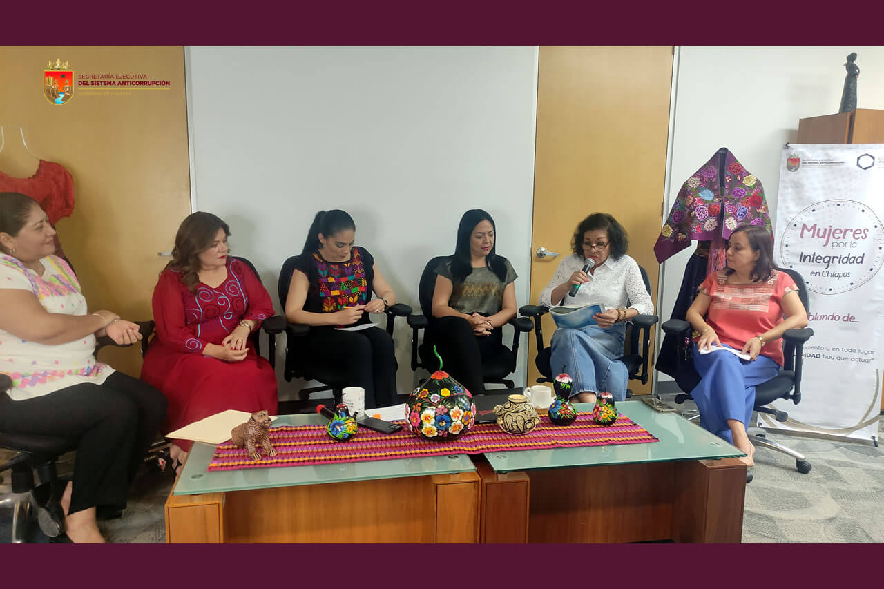 Mesa de Diálogo Mujeres por la Integridad en Chiapas, hablando de: Integridad y Educación para la Paz