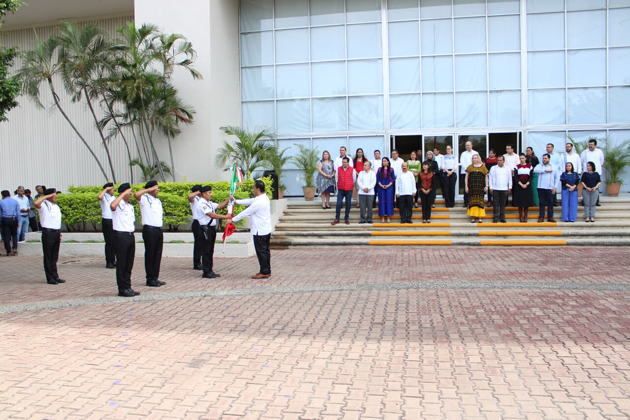 Rinden honores a nuestro lábaro patrio en las instalaciones del Poder Judicial del Estado de Chiapas