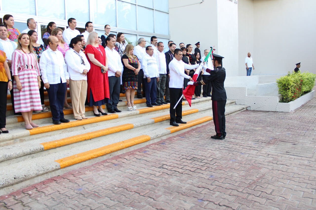 La Auditoría Superior del Estado, el Poder Judicial y la SESAECH realizan los Honores a la Bandera