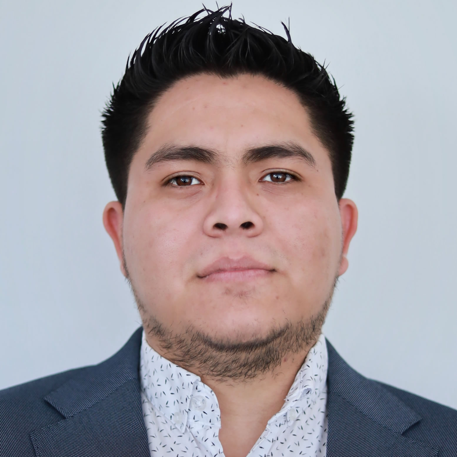 Lic. Juan Vázquez Ulloa | Responsable del Área Administrativa